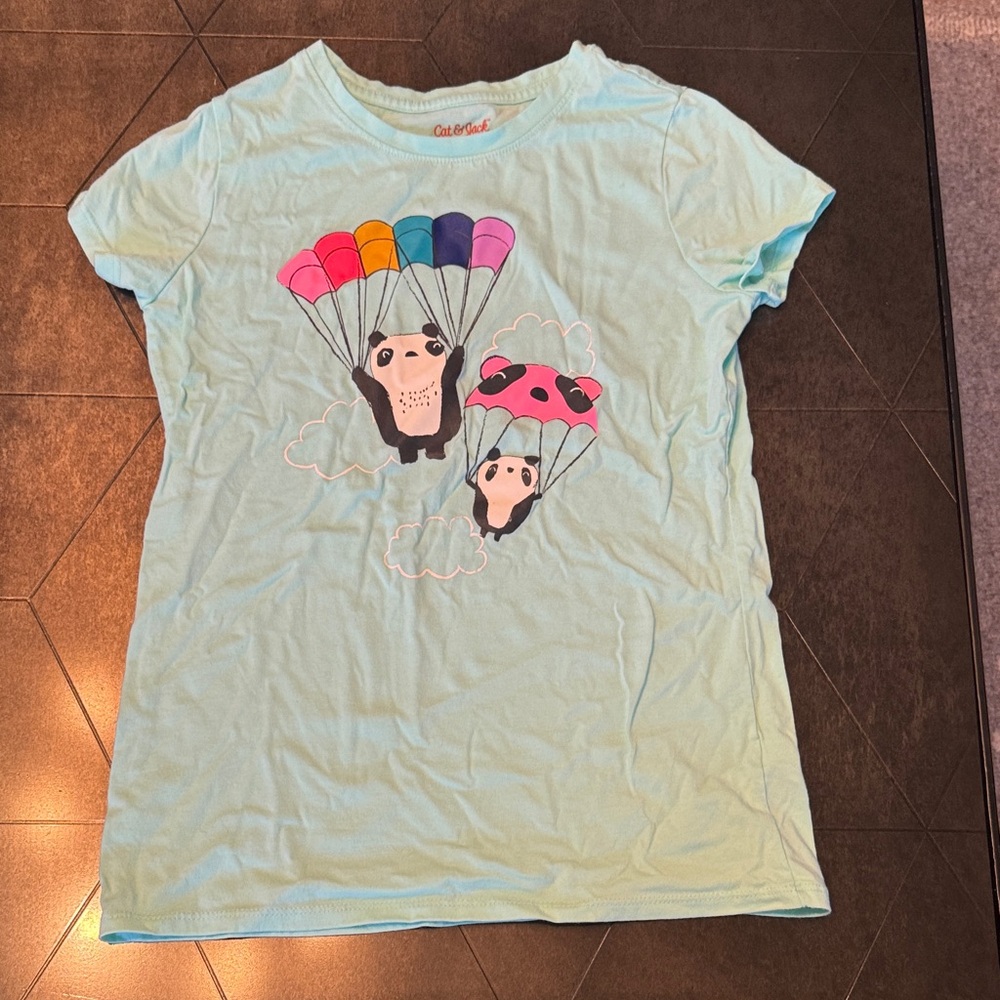⭕️2 for $15⭕️ 
Cat & Jack Blue T-Shirt with Colorful Parachuting Pandas